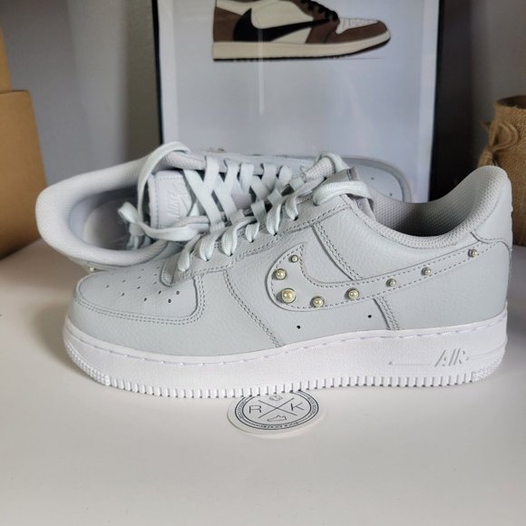 Nike Air Force 1 '07 SE TREND Pearl Swoosh Platinum